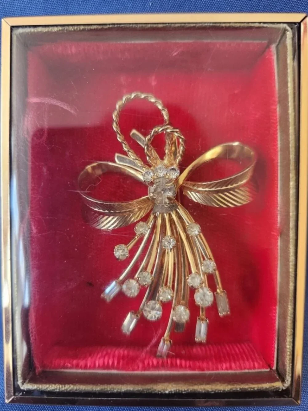 Vtg 1960's Sarah Coventry Signed Bow Brooch Pin Vogue Rhinestone Gold Tone MCM - Picture 4 of 14